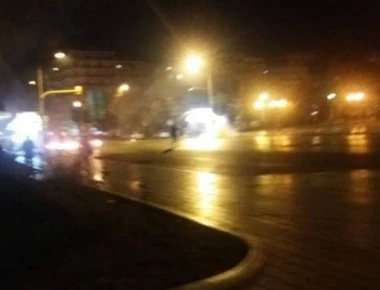 Επίθεση κουκουλοφόρων και στο υπουργείο Μακεδονίας-Θράκης (βίντεο)
